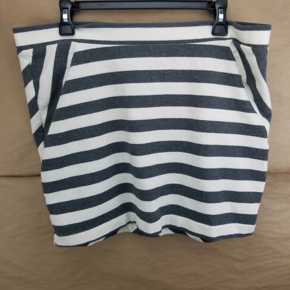 Gray White Gap Mini Skirt SZ L